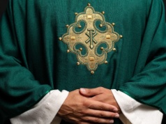 Ornaty.pl Zaprasza: Odkryj Największy Sklep z Szatami Liturgicznymi od HAFTINA TEXTILE GROUP SP. Z O. O.!