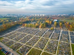 Dziś w Krakowie cmentarze otwarte całą dobę