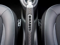 Nie cierpi ani bezczynności, ani nadgorliwości. Hamulec postojowy wszystkich karze po równo