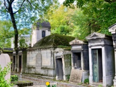 Père-Lachaise, czyli "najbardziej romantyczny cmentarz świata". Spoczywają na nim nawet legendarni kochankowie