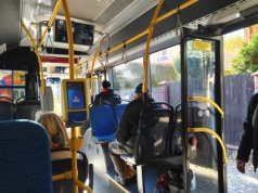 Miejskie autobusy usprawniają komunikację przy cmentarzach