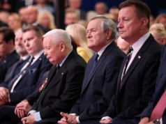 Połowa posłów PiS nie płaci na partię. Poznaliśmy dokładne informacje w tej sprawie