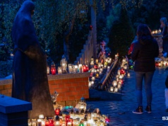 Cmentarz Centralny po zmroku