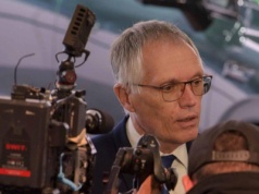 Carlos Tavares straszy, by zarabiać? Byłemu szefowi Stellantis pozostało chyba tylko to