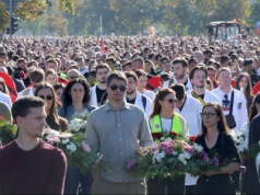 Tłumy uczciły tragedię w Nowym Sadzie. Żałoba przerodziła się w protest