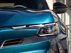 Dzięki zniżce prawie 20 tys. zł hybrydowy SUV „Made in Poland” ze spalaniem 4,8 l to dziś najtańszy sposób na markę premium