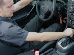 Jeśli, jadąc w korku, tak traktujesz automatyczną skrzynię biegów, to skracasz jej życie o połowę