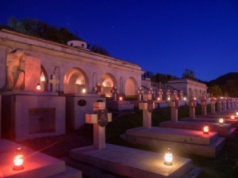 Dziesiątki tysięcy zniczy zapłonęło w akcji Światełko Pamięci dla Cmentarza Łyczakowskiego