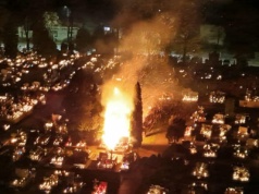 Usłyszeli huk na cmentarzu. Chwilę później słup ognia sięgnął 10 metrów. Niewiarygodne, co wybuchło