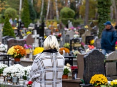 Tłumy nie tylko na "centralnym" - szczecinianie odwiedzają nekropolie