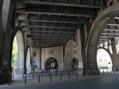 Od poniedziałku zmiany pod mostem Poniatowskiego. Drogowcy zamkną dwa pasy