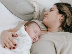 "Śpij, kiedy dziecko śpi" – słyszałam sto razy. A kto wtedy zrobi pranie, obiad i zapłaci rachunki?