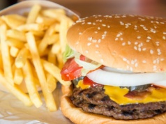 Hamburger i cola? Mózg: "To fatalny pomysł"