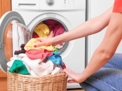 Pierzesz ubrania w ten sposób? To dlatego szybko się niszczą