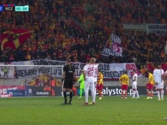 Oto co wywiesili kibice Jagiellonii. Sędzia od razu przerwał mecz