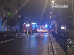 Wypadek na Mokotowie. Zablokowana ulica po zderzeniu trzech aut