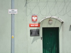 Zastępca dyrektora z zarzutami, szeregowi funkcjonariusze zawieszani. Patologia systemu w Zakładzie Karnym w Gębarzewie