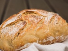 Gdy mam drożdże, robię ten chleb. Ma mięciutki środek i chrupiącą skórkę