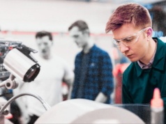 Polscy inżynierowie stawiają na pasję. Obawiają się jednak wpływu AI