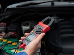 Tak sprawdzisz, czy akumulator jest dobry. Niezawodny sposób