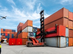 Globalny handel odporny na zawirowania związane z cłami w 2025 roku