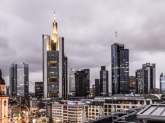 Commerzbank może opuścić najwyższy wieżowiec Niemiec. Pożegnanie z chmurami?