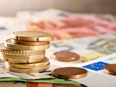 Dolar nabiera siły. Kurs euro bez istotnych zmian. Złoty gotowy na RPP i rating Polski