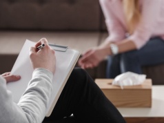 Od 13,5 tys. zł brutto za rozmowę, zrozumienie i wsparcie. Nie każdy się do tego nadaje