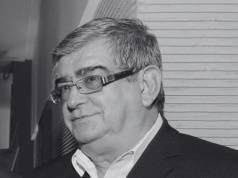 Jerzy Derfel nie żyje. To on skomponował muzykę do filmu "Miś"