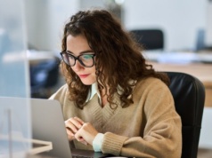 Polska przegoniła Niemcy pod względem równości w pracy. "Niepokoi, ale nie zaskakuje"