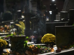 ​"Muzeum dziejów miasta, którego już nie ma". O trzech wymiarach warszawskich Starych Powązek