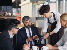 Nie, skarbówka nie będzie śledzić każdej twojej płatności. Ministerstwo Finansów dementuje doniesienia