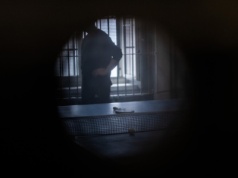 Przepiłowali kraty i wyszli przez okno. "Próbowano ukryć szczegóły"