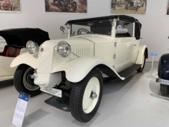 Tatra 30 — klasyka czeskiej motoryzacji: historia, dane techniczne i ceny