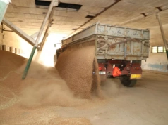 Magazyny polskich rolników pękają, a UE otwiera kolejne drzwi