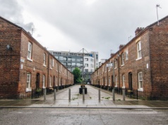 Zróżnicowane slumsy XIX-wiecznego Manchesteru. Mieszkała w nich też klasa średnia