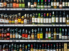 Producenci alkoholu alarmują: polityka zakazów nie ograniczy picia, tylko zniszczy rynek