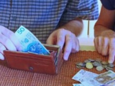 Waloryzacja 2026: Nawet 220 zł więcej! Miliony seniorów zyskają