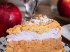 Szarlotka z wiśniową pianką