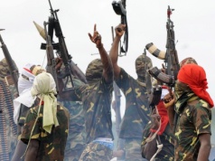 „Szanujcie naszą suwerenność” – i dajcie więcej pieniędzy. Trump, naloty i ignorowana rzeź. Będzie kolejna wojna?