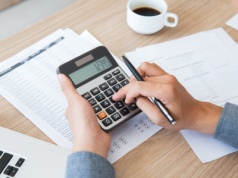 KSeF mnoży wątpliwości, a podręczniki Ministerstwa Finansów budzą pytania