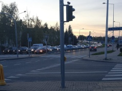 Problemy po otwarciu przedłużenia ul. Węglarza. Miasto: „Odnotowujemy nieprawidłowości w działaniu sygnalizacji świetlnej”