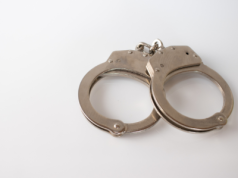 Szok! Pijany kierowca porzucił rozbite auto na skrzyżowaniu i… poszedł do domu