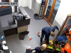 Wykrwawiał się na wrocławskim dworcu. Dramatyczna akcja ratunkowa policjantów