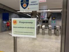 Wypadek na stacji Metro Centrum. Uruchomiono zastępcze autobusy