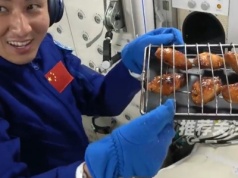 Chrupiące skrzydełka w kosmosie. Chiny zapisują się w historii