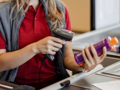 Kasjer pyta, czy może być winny grosika. Prawo jasno precyzuje zasady