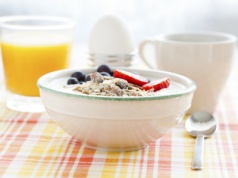 O niebo zdrowsza od owsianki. Seniorzy powinny jeść regularnie