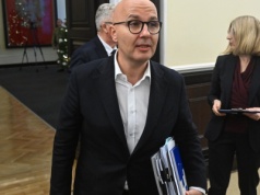 Kulisy odejścia Roberta Kropiwnickiego z rządu. Plotki krążyły od miesięcy