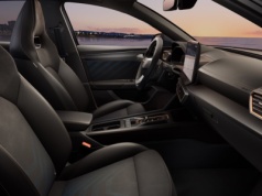 Jeden z najlepszych kompaktów mocno potaniał. Za 136 882 zł Cupra daje kubełki i lakier Magnetic Tech